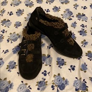 Stuart Weirzman Sherpa lined ankle booties size 6